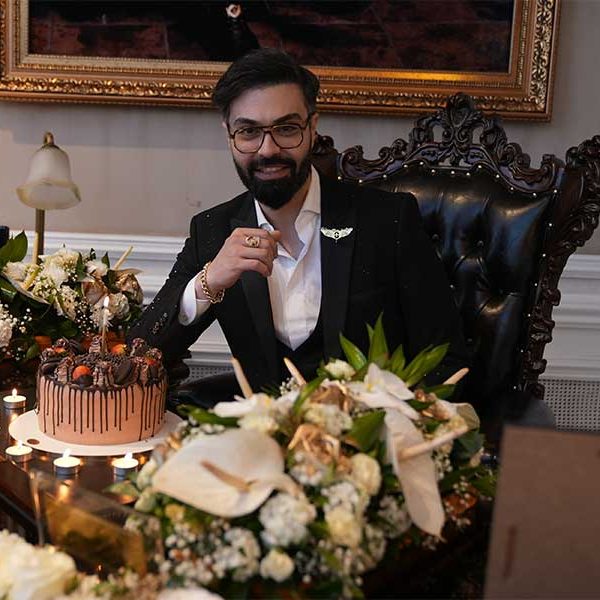 چهره خندان ماکان آریا پارسا