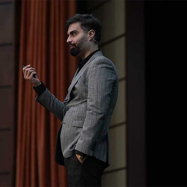 فواید نوشتن با دست مخالف از نظر ماکان آریا پارسا