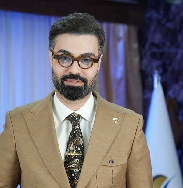 ماکان آریا پارسا کیست